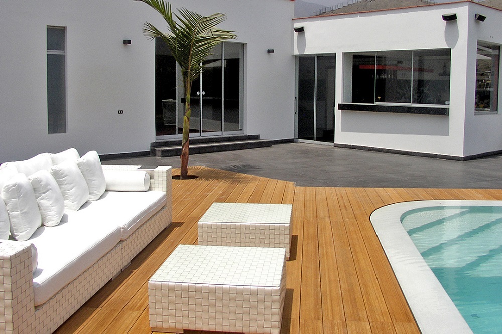 Poolside Bamboo Decking: Slip Resistance and Water Exposure Explained