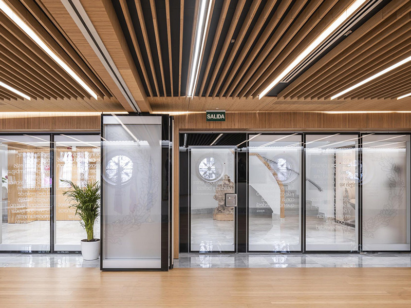 Executive Gallery Walkway & Slatted Ceiling