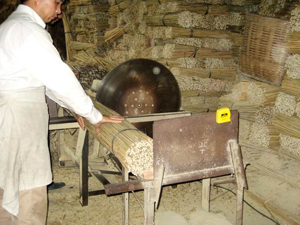 Cutting Bamboo Poles in Fixed Length bamboo pole